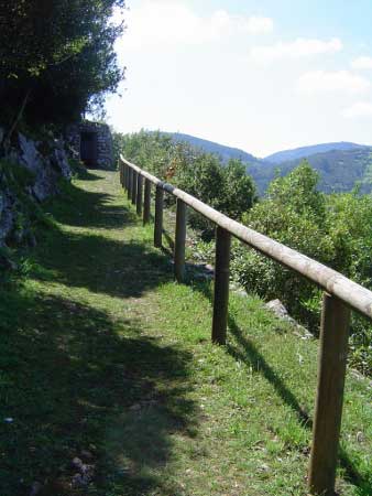 Entrada a la Cueva de San Rom&aacute;n de Candamo, Patrimonio de la Humanidad (Asturias).