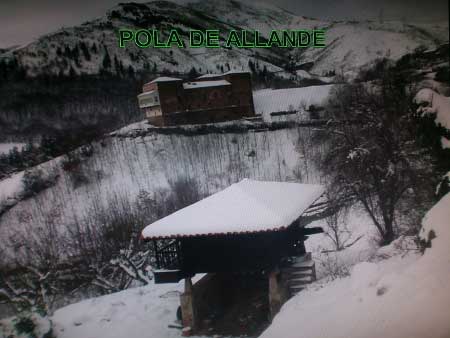 Pola de Allande bajo nieve