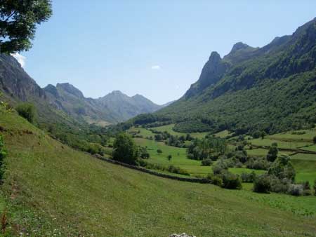 Valle del Lago de origen glaciar en Somiedo (Asturias-Espa&ntilde;a)